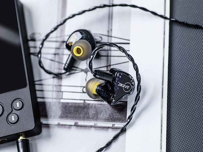Linsoul ZiiGaat×Jay's Audio ESTRELLAハイブリッド型イヤホン